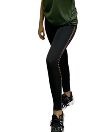 Lycra negra con franja verde y rojo