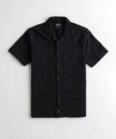 Camisa negra Hollister con bolsillos delante