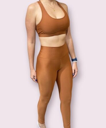 Conjunto deportivo largo ocre